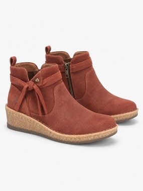 NWT Born Vaughn Distressed Suede Wedge Ankle Booties Sz 38-39 (US 8) Color Rust